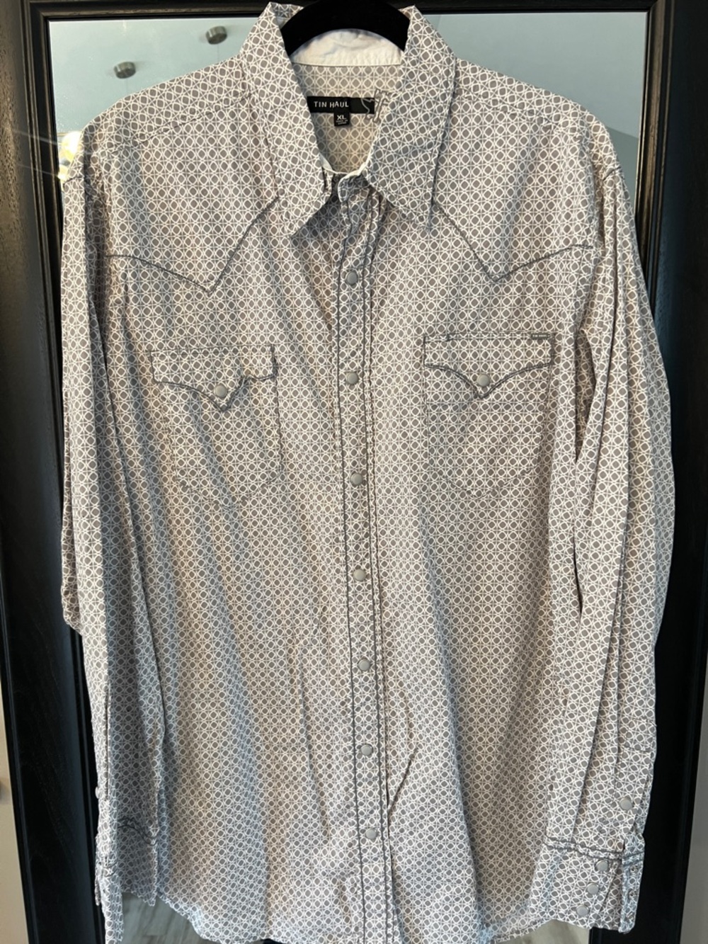 Tin Haul Men’s Western Snap Shirt in Light Gray and White Geometric
